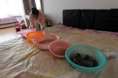 丰满楼上漏水，住户失联，小区没物管，业主维权难！律师来支招……